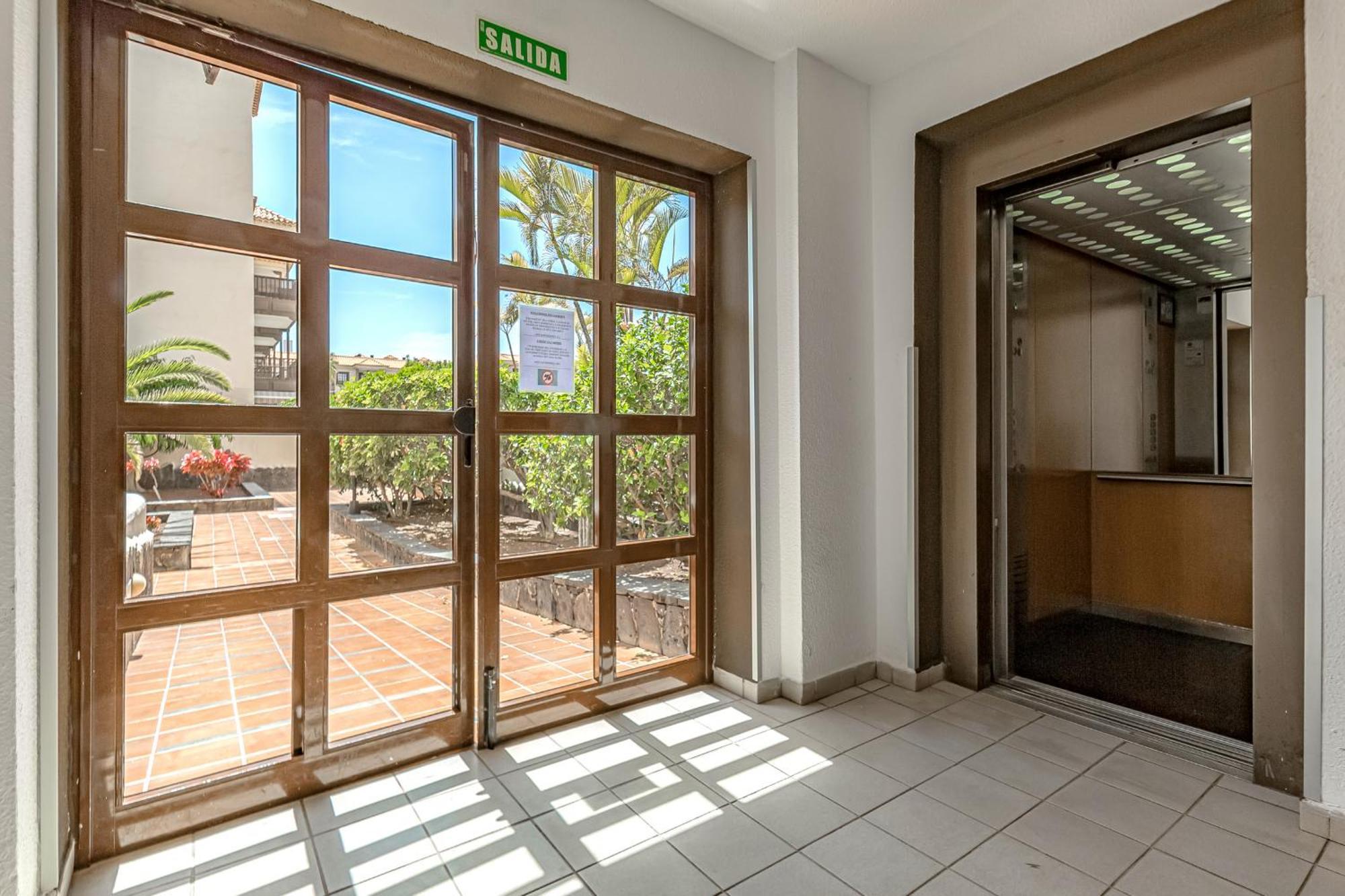Atlantis 3 One Bedroom, Sea Front, In Complex With Pool Costa Del Silencio Luaran gambar