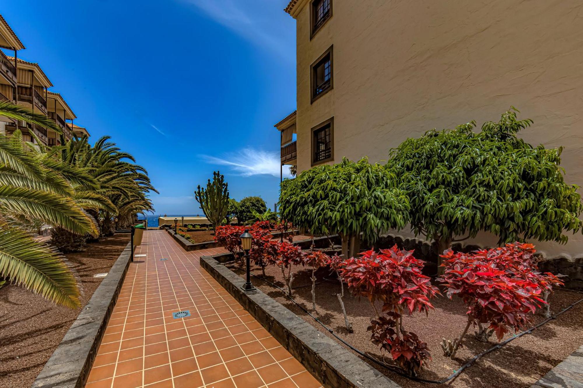 Atlantis 3 One Bedroom, Sea Front, In Complex With Pool Costa Del Silencio Luaran gambar